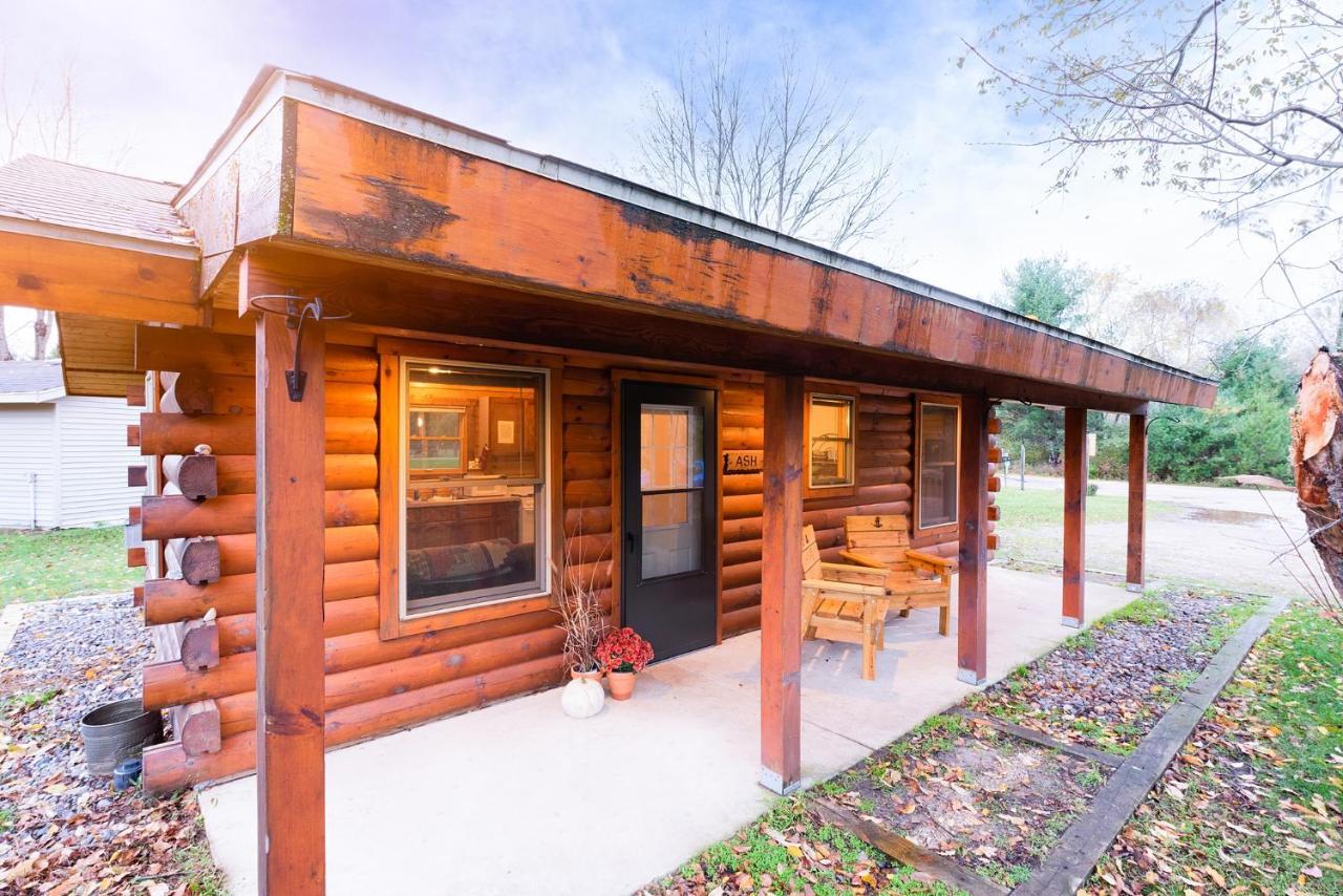 Spur Of The Moment Ranch Hotel Mountain Exterior photo
